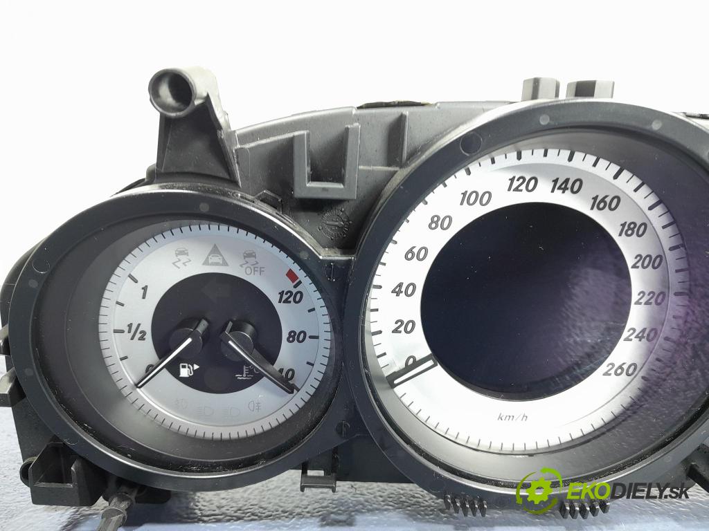 Mercedes C-klasa 2011 prístrojovka/ budíky A2049002408