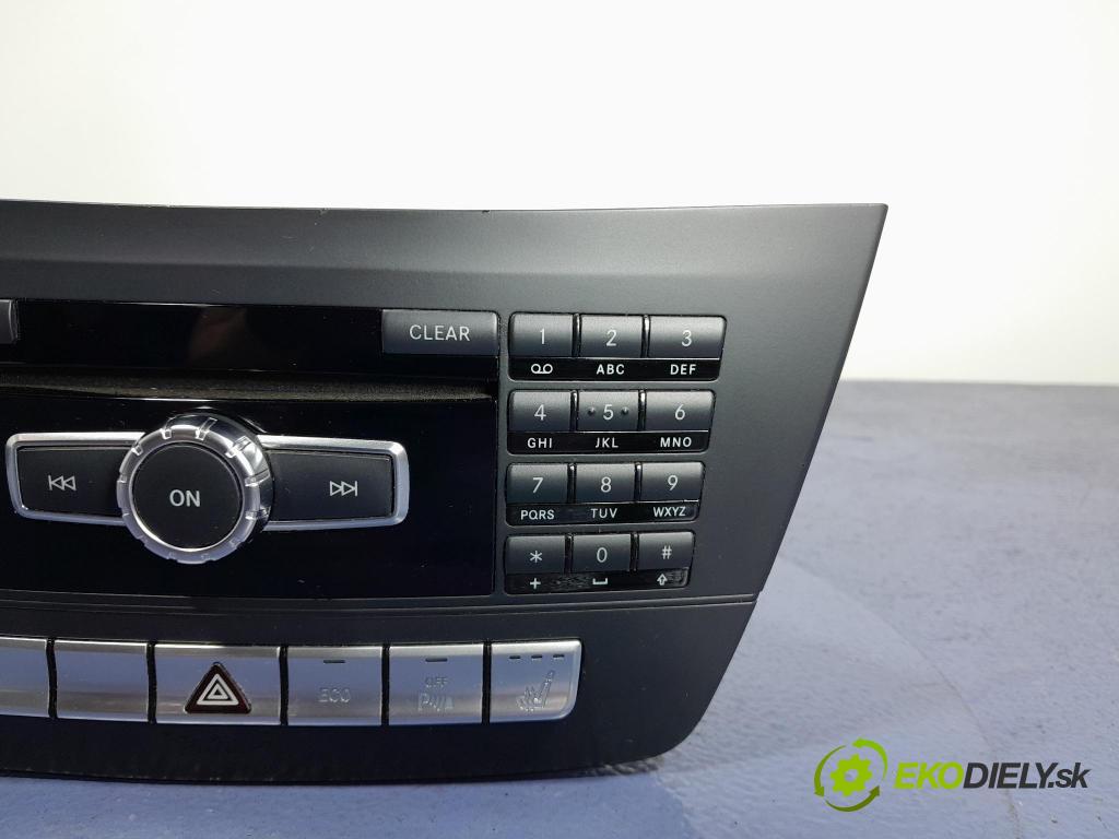 Mercedes C-klasa 2011 Radio I Navigace: A2049004306