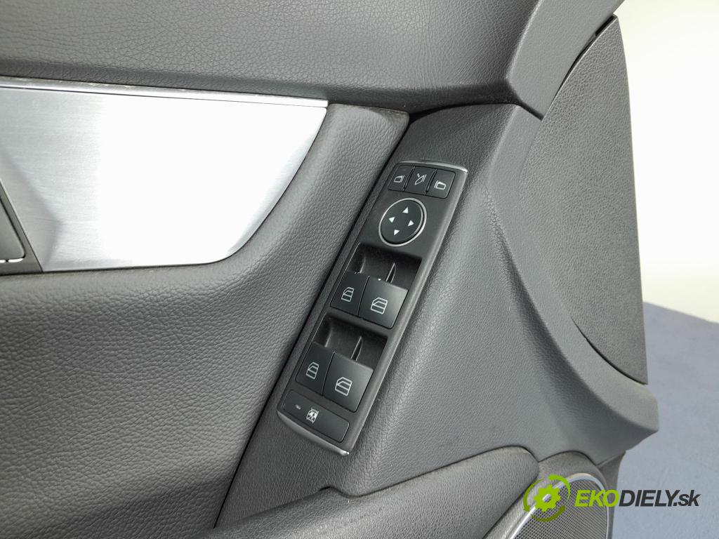 Mercedes C-klasa 2011 Tapacír: dveře před levá