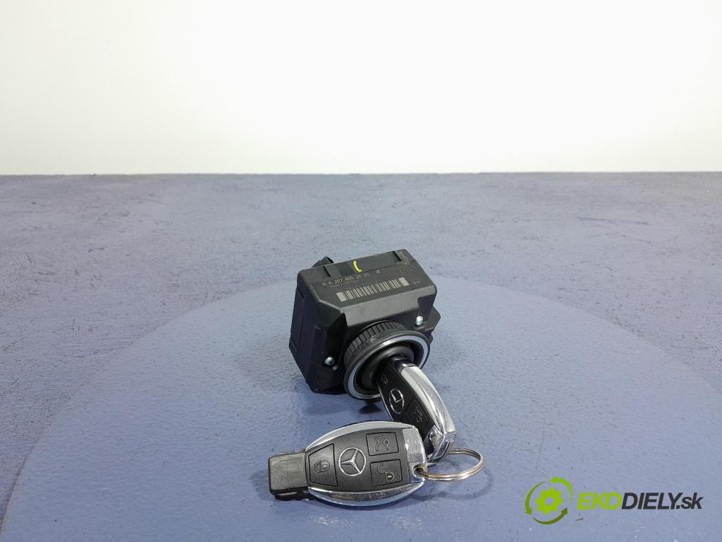 Mercedes C-klasa 2011 Spínač zapalování. A2079052600