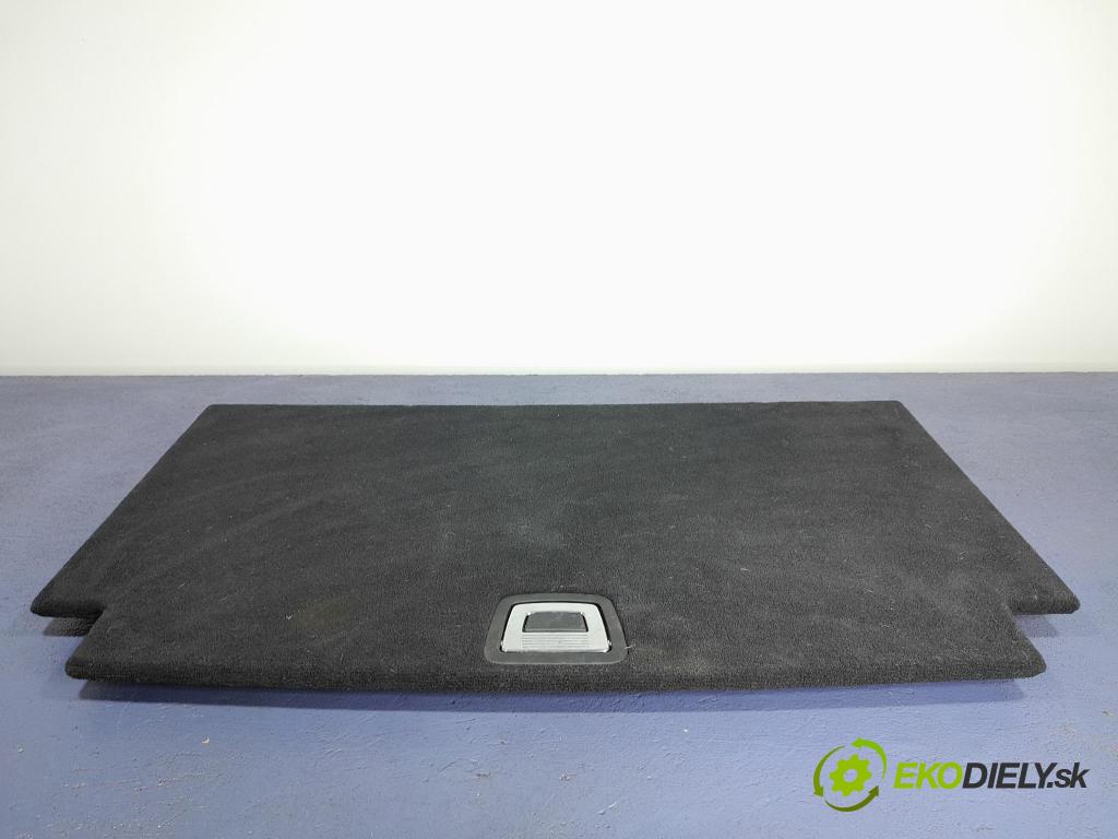 Mercedes C-klasa 2011 koberec do auta A2046800002