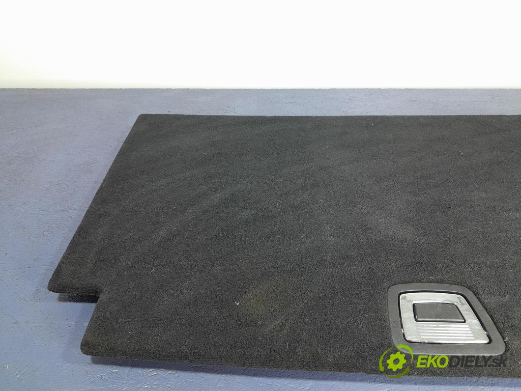 Mercedes C-klasa 2011 koberec do auta A2046800002