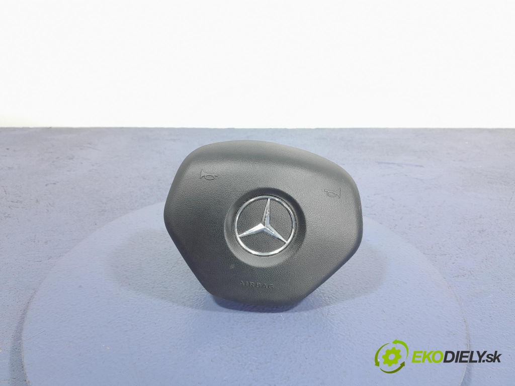 Mercedes C-klasa 2011 kokpit,pristrojová doska