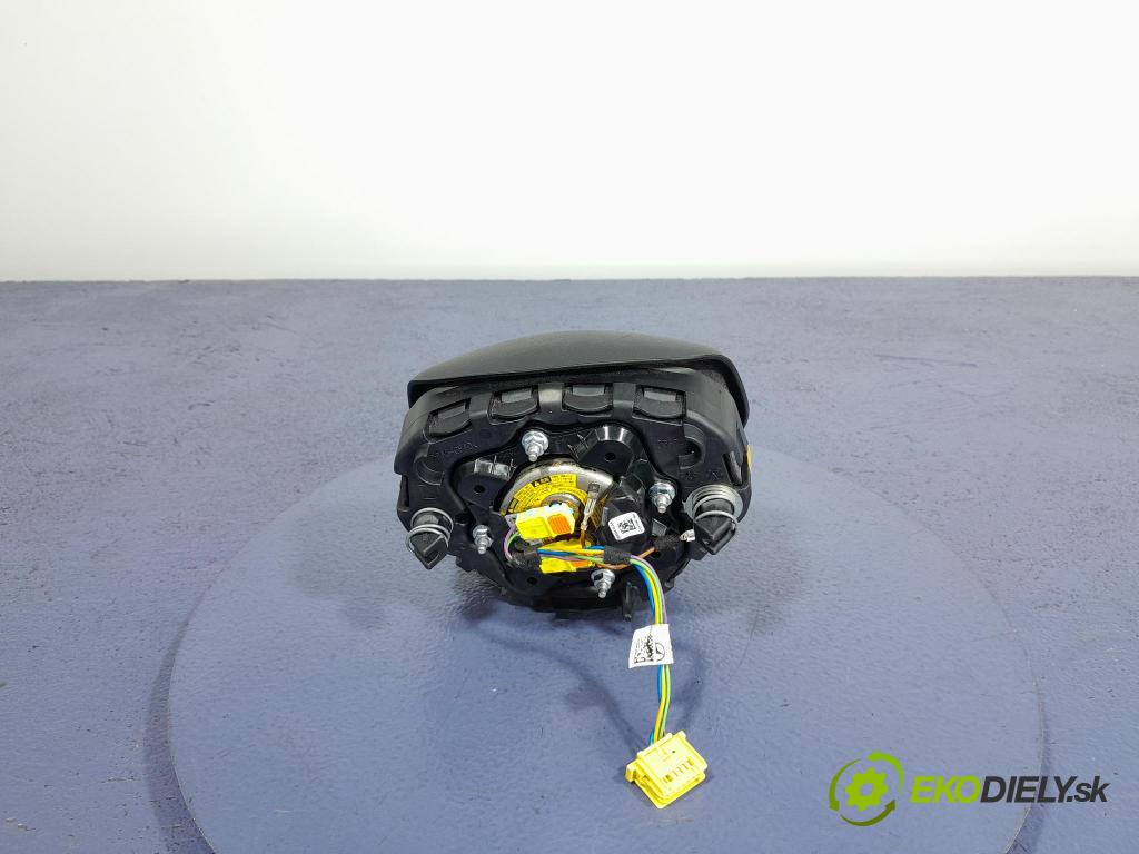 Mercedes C-klasa 2011 kokpit,pristrojová doska