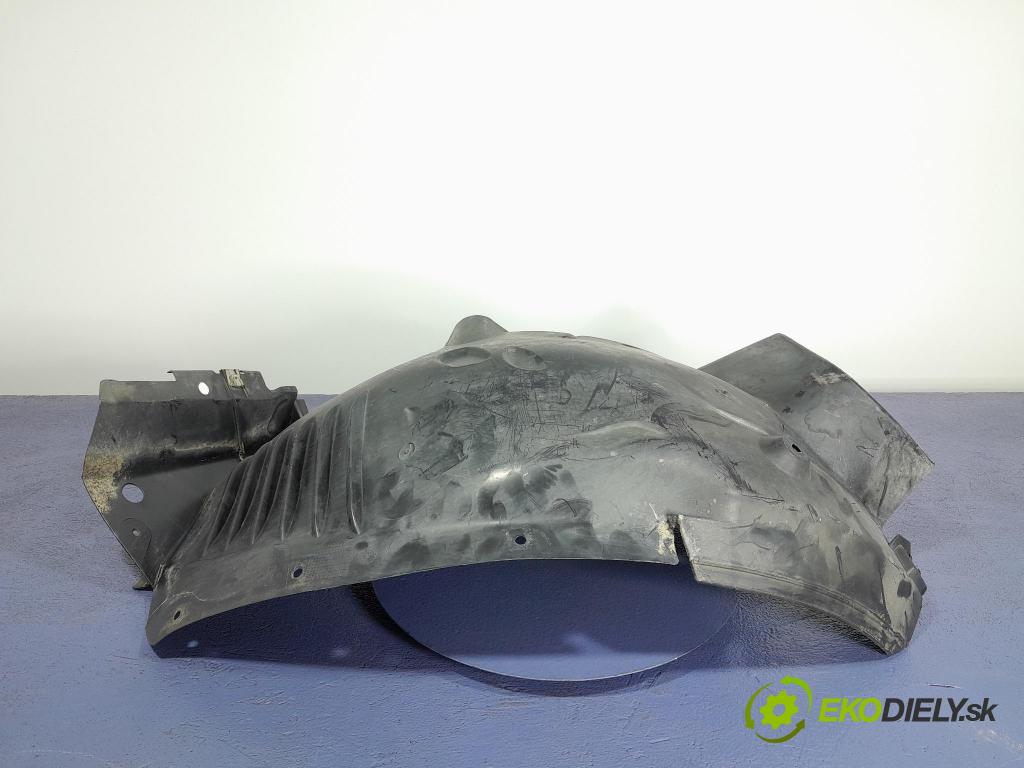 Mercedes C-klasa 2011 blatník: Plastický před A2046906030
