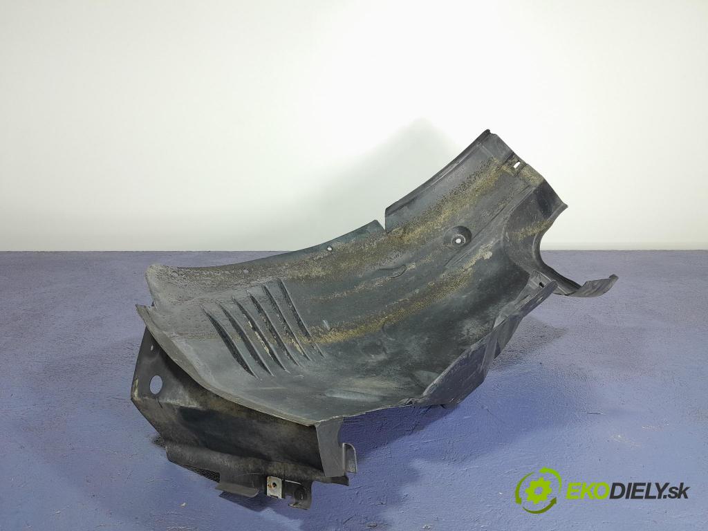 Mercedes C-klasa 2011 blatník: Plastický před A2046906030
