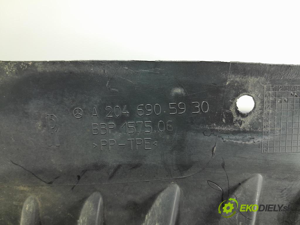Mercedes C-klasa 2011 blatník: Plastický před A2046905930