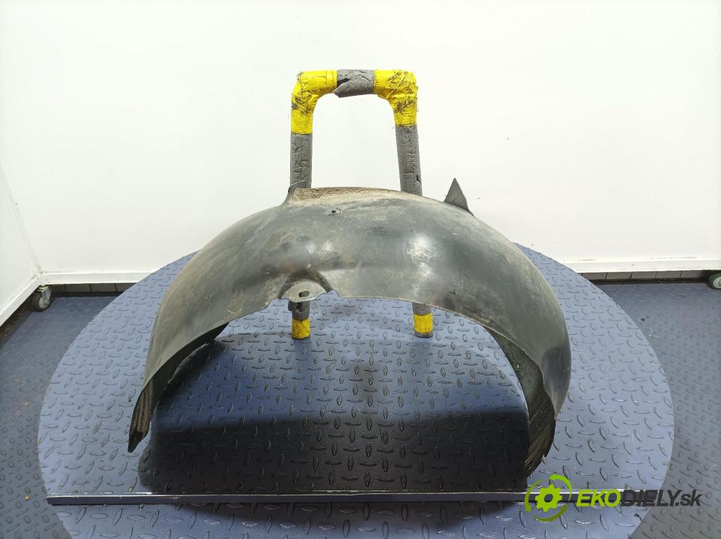 Vw Passat 2007 blatník: Plastický před 3C0805978