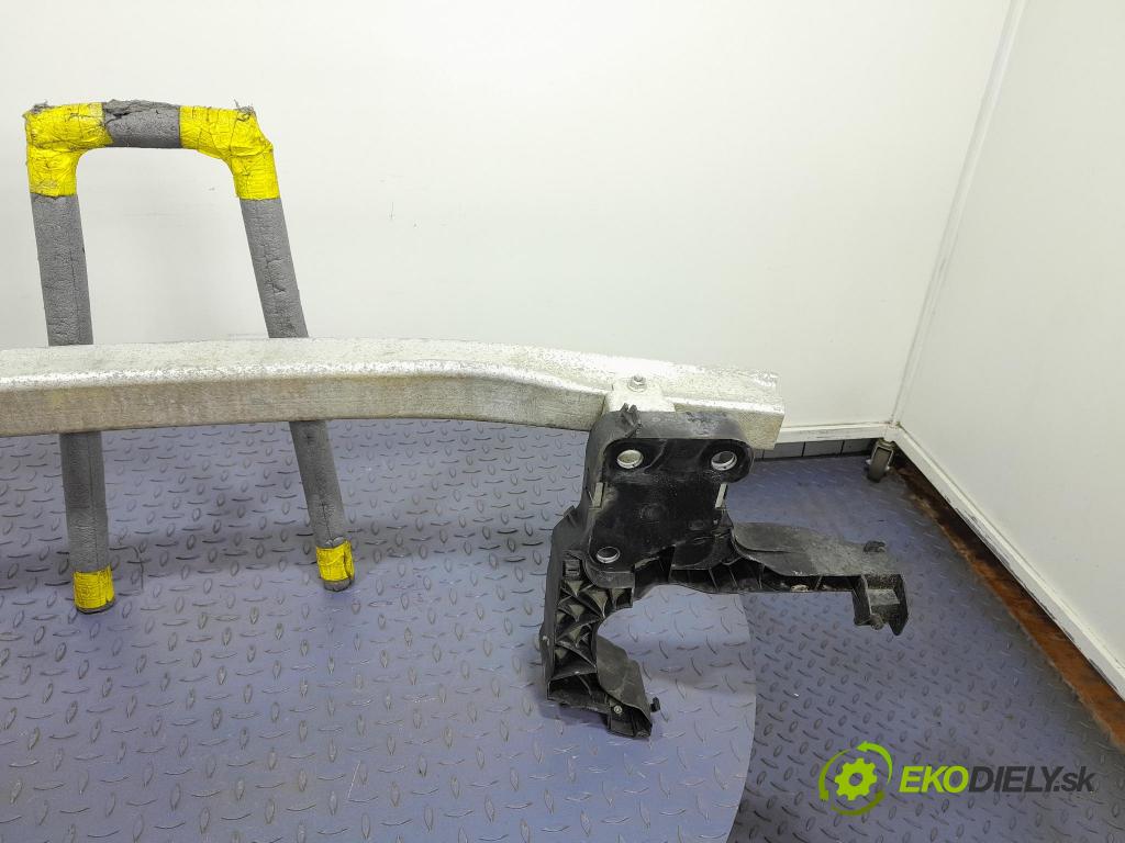 Renault Megane scenic 2006 výztuha narazník před