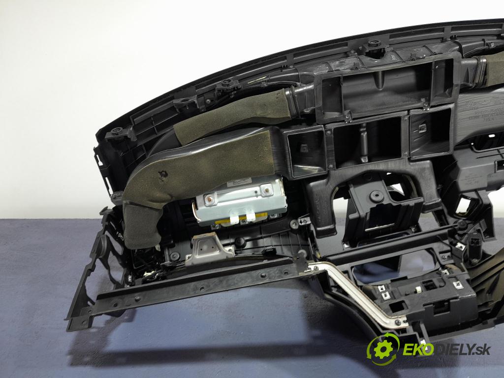 Hyundai I30 2009 kokpit,přistrojova deska