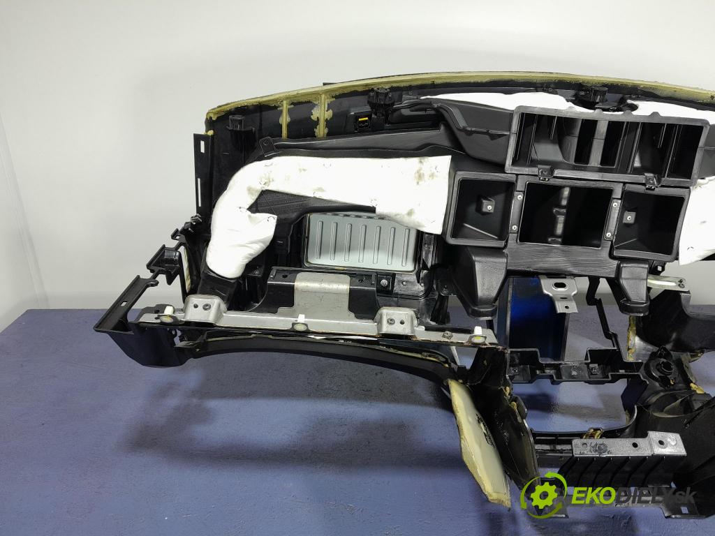 Kia Ceed 2011 kokpit,přistrojova deska