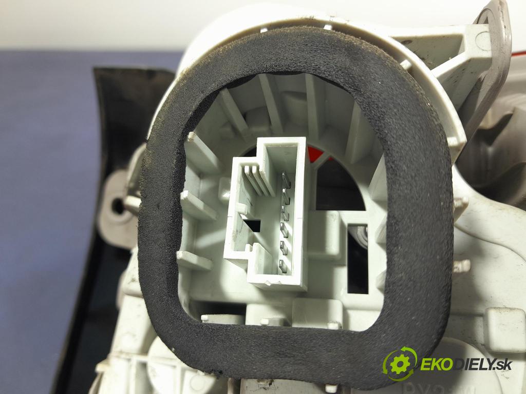 Skoda Rapid 2017 světlo Zad: levá Mimo: 5JH945095