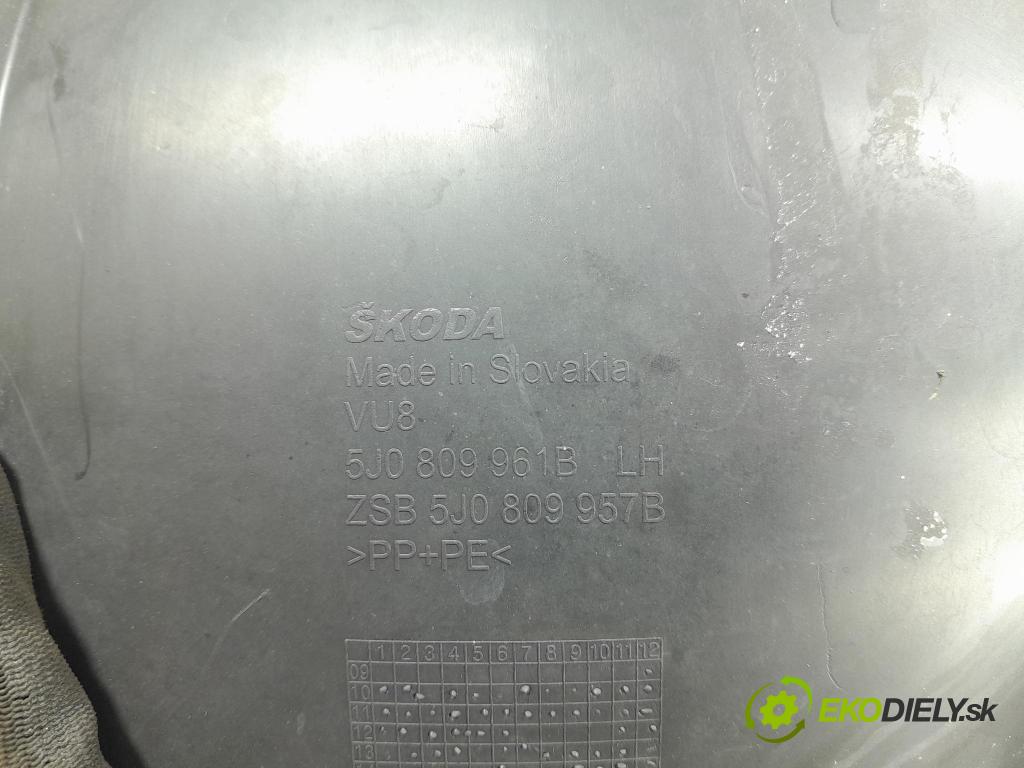 Skoda Fabia 2011 blatník: Plastický před 5J0809961B