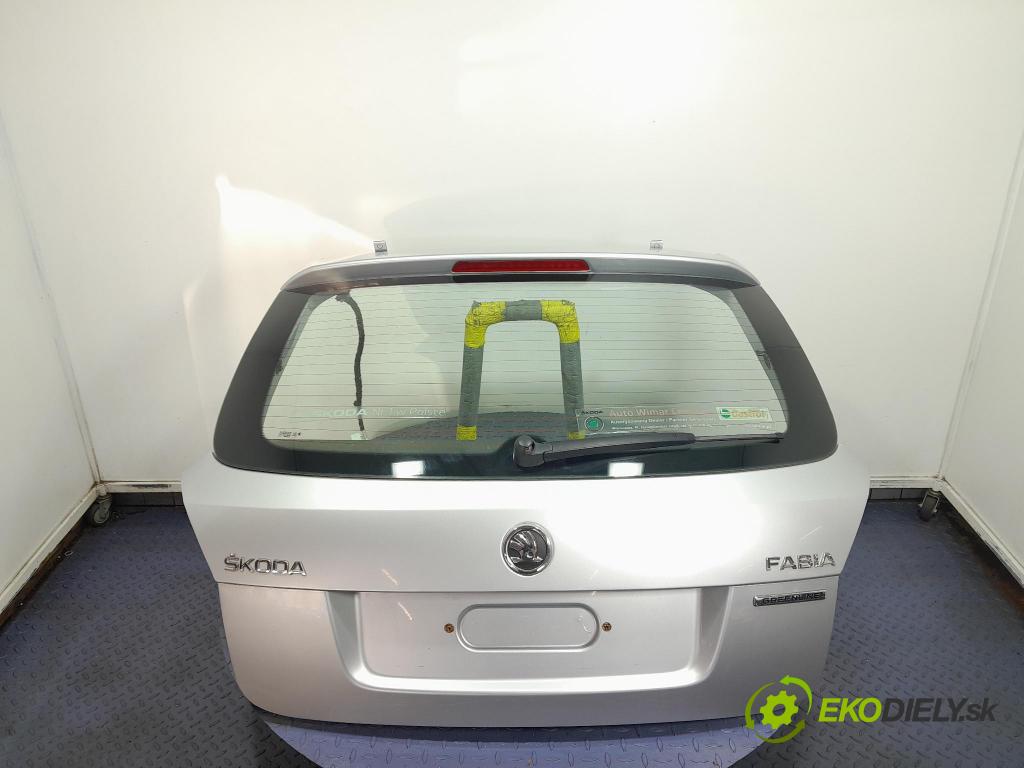 Skoda Fabia 2011 zadní dveře kufra: kufr