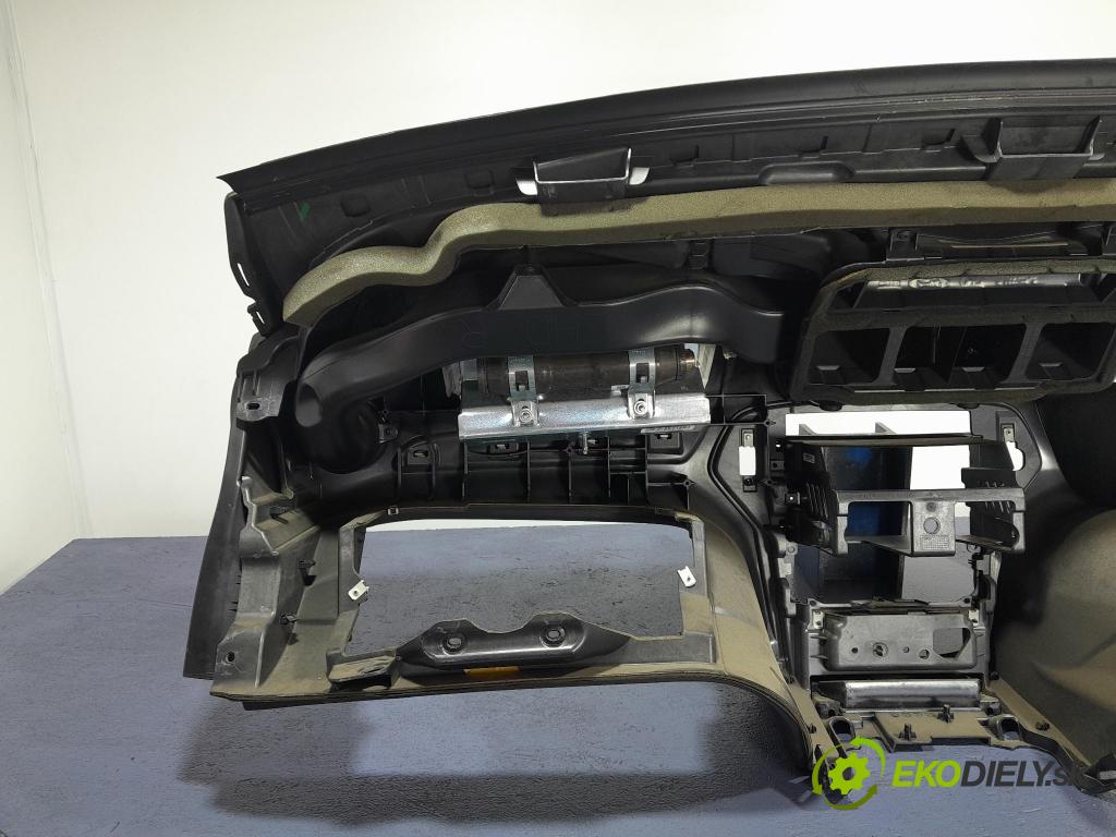 Ford Mondeo 2007 kokpit,přistrojova deska