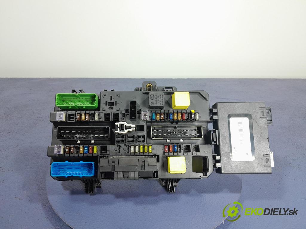 Opel Astra 2004 skříňka Pojistky 13145021