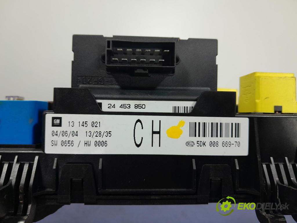 Opel Astra 2004 skříňka Pojistky 13145021