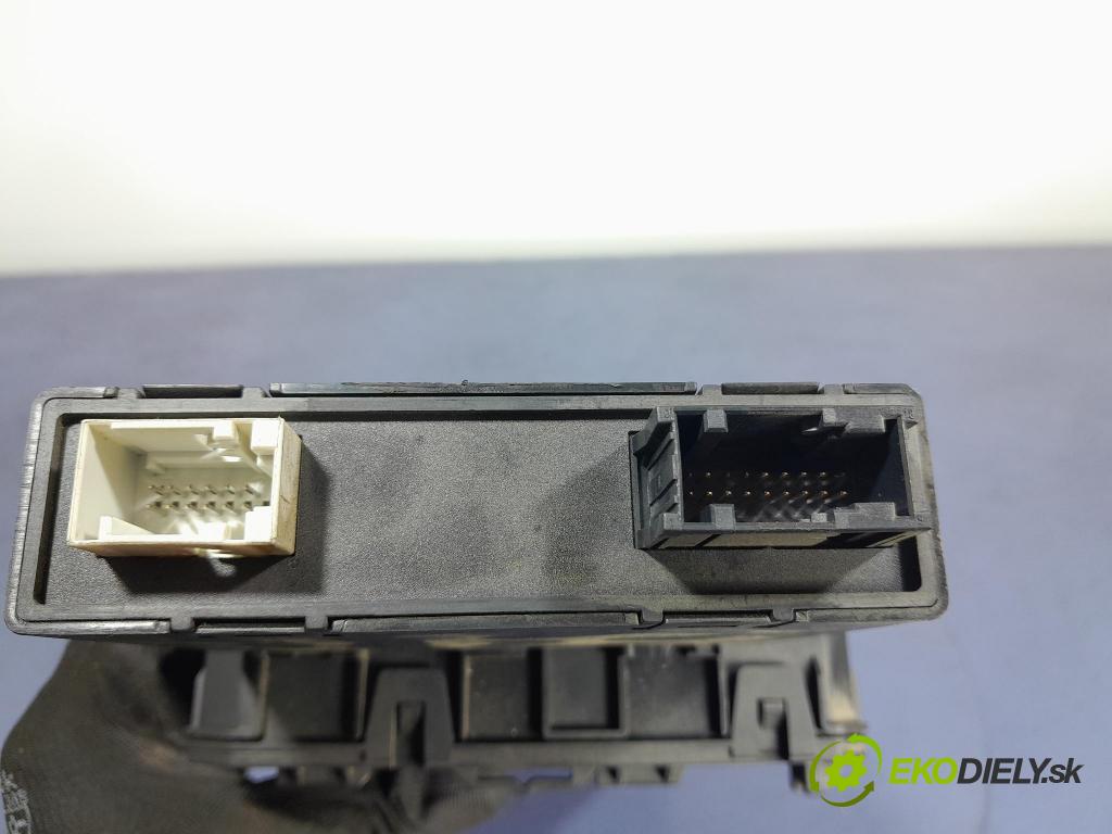Opel Astra 2004 skříňka Pojistky 13145021