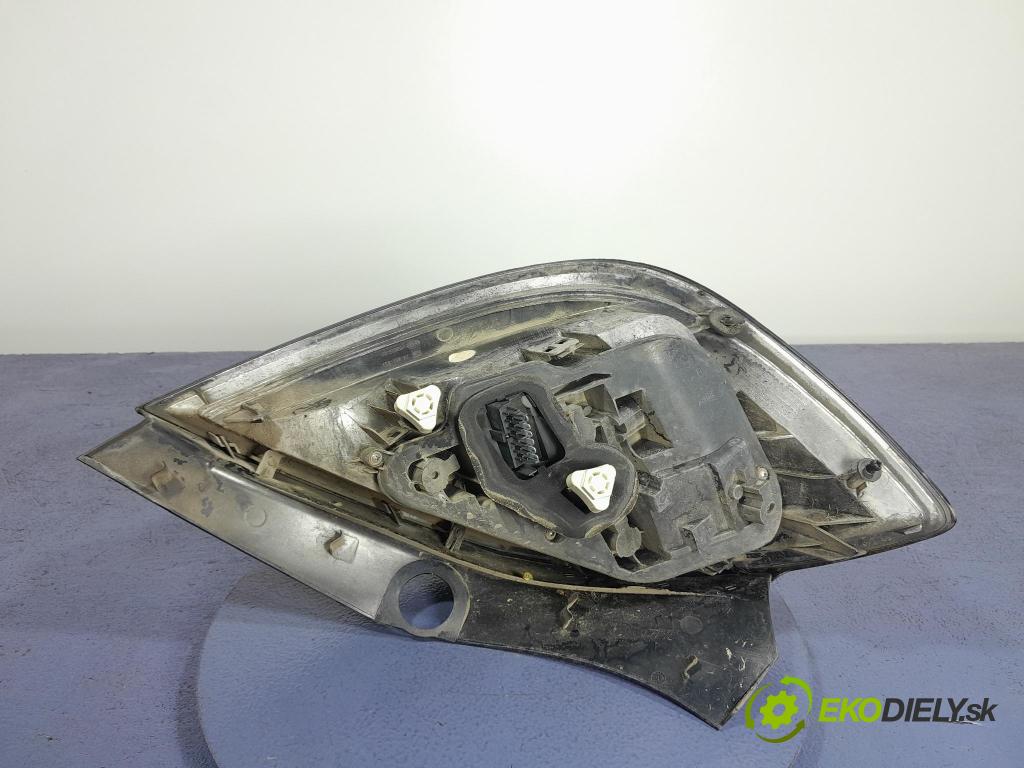 Opel Astra 2004 světlo Zad: Práva: Mimo: 24451837