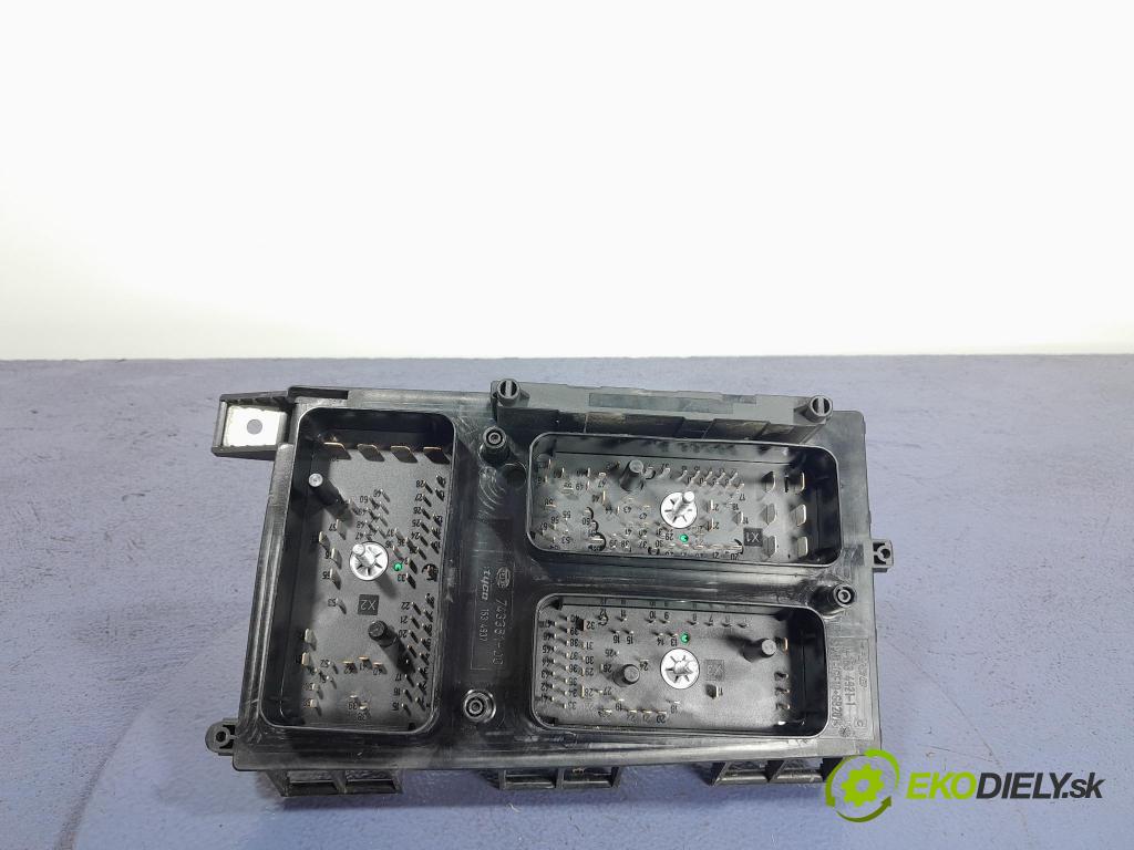 Opel Astra 2004 skříňka Pojistky 13145043