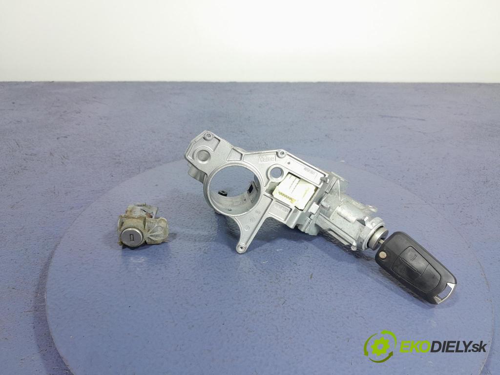 Opel Astra 2004 Spínač zapalování. 2421430