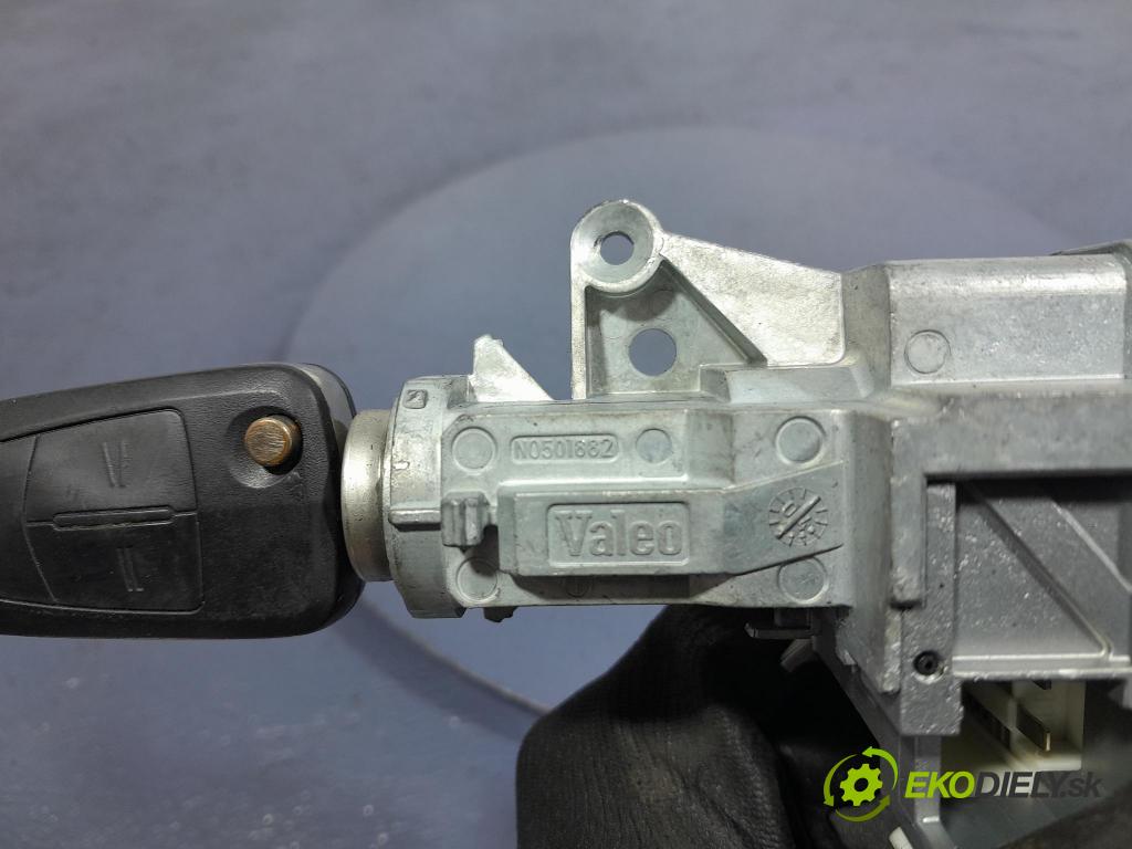 Opel Astra 2004 Spínač zapalování. 2421430