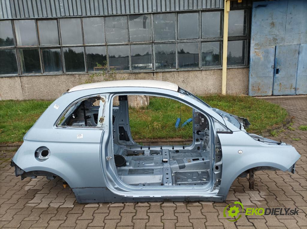 Fiat 500 2015 Boční v pravo: