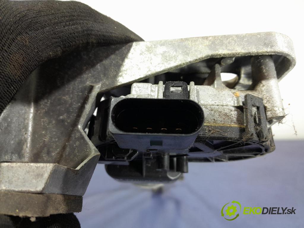 Ford Kuga 2010 mechanismus motorek Stěrače: před 8V41-17504-AD