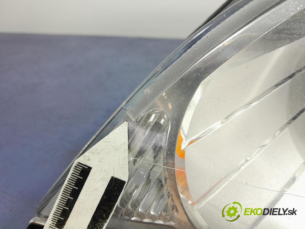 Ford Kuga 2010 Reflektor: Vľavo: 8V41-13D155-AF