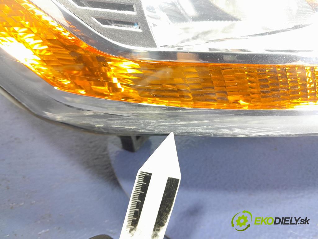 Ford Kuga 2010 Reflektor: v pravo: 8V41-13D154-AF