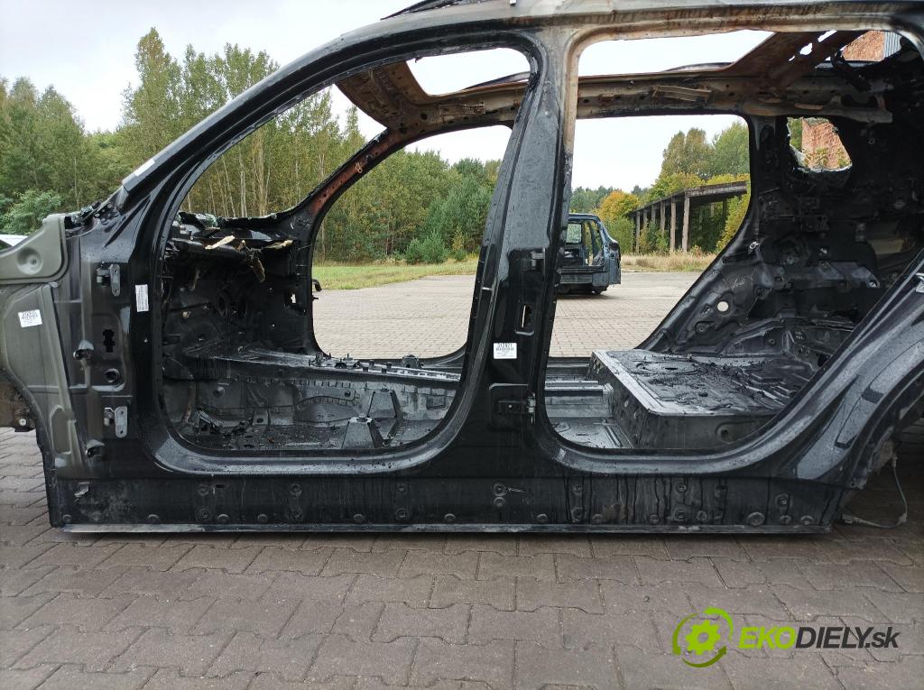 Bmw X7 0 práh Levý: