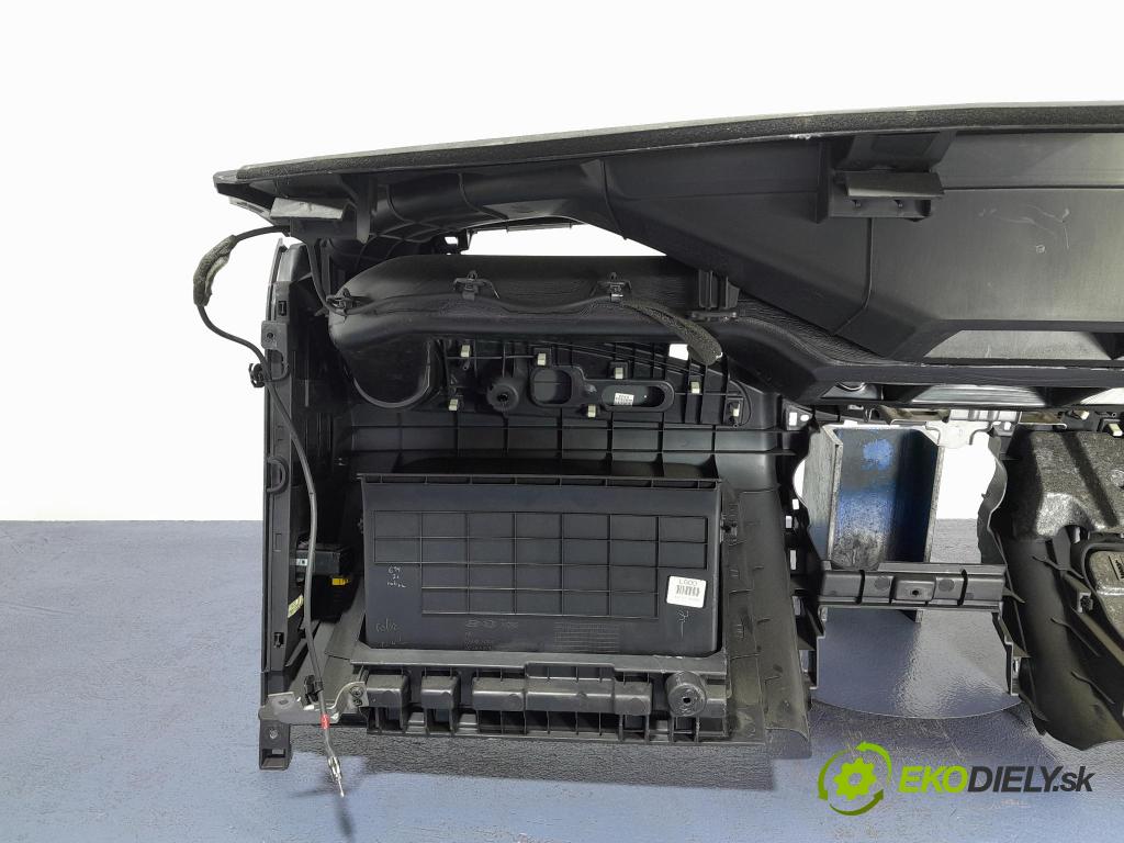 Hyundai I10 2009 kokpit,přistrojova deska