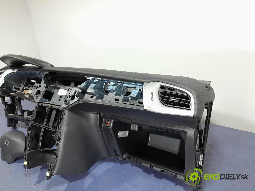 Citroen C3 2010 kokpit,přistrojova deska