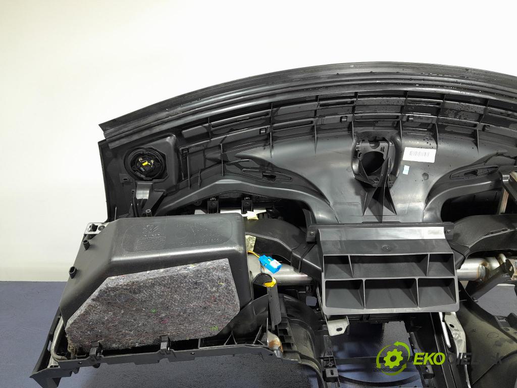 Citroen C3 2010 kokpit,přistrojova deska