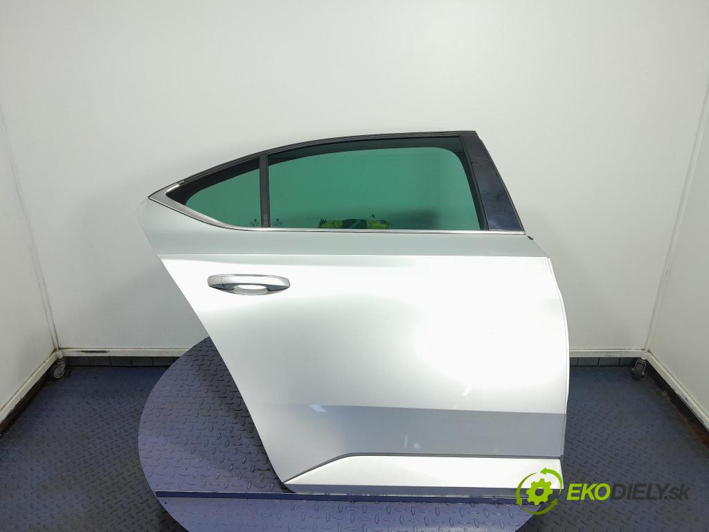 Skoda Superb 2016 dveře Zad: prave
