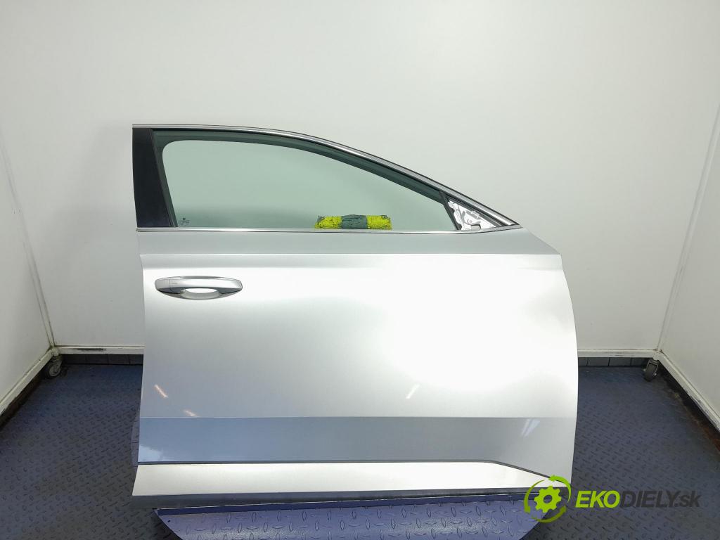 Skoda Superb 2016 dveře před prave