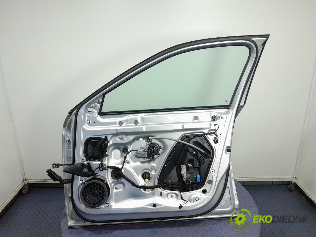 Skoda Superb 2016 dveře před prave 