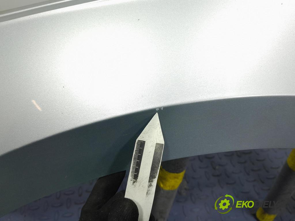 Skoda Superb 2016 blatnik před Levý: