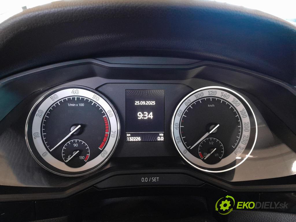 Skoda Superb 2016 Přístrojová deska 3V0920710A