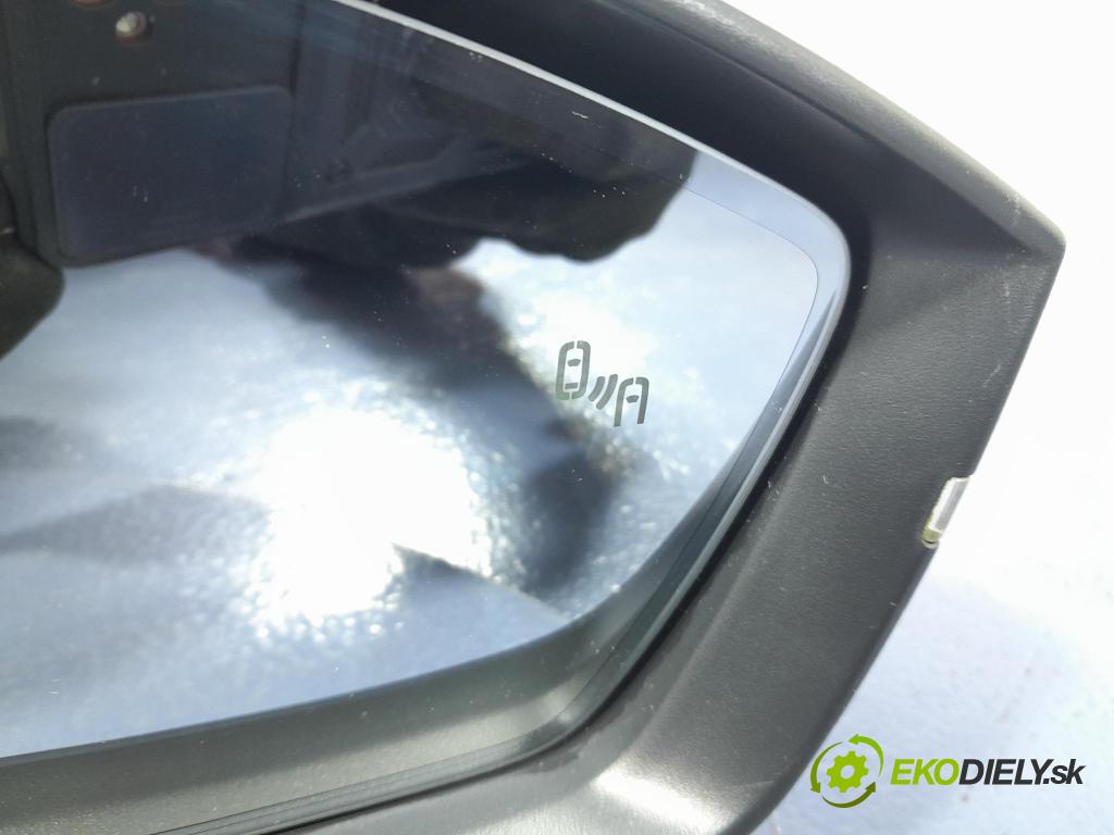 Skoda Superb 2016 zpětné zrcátko prave