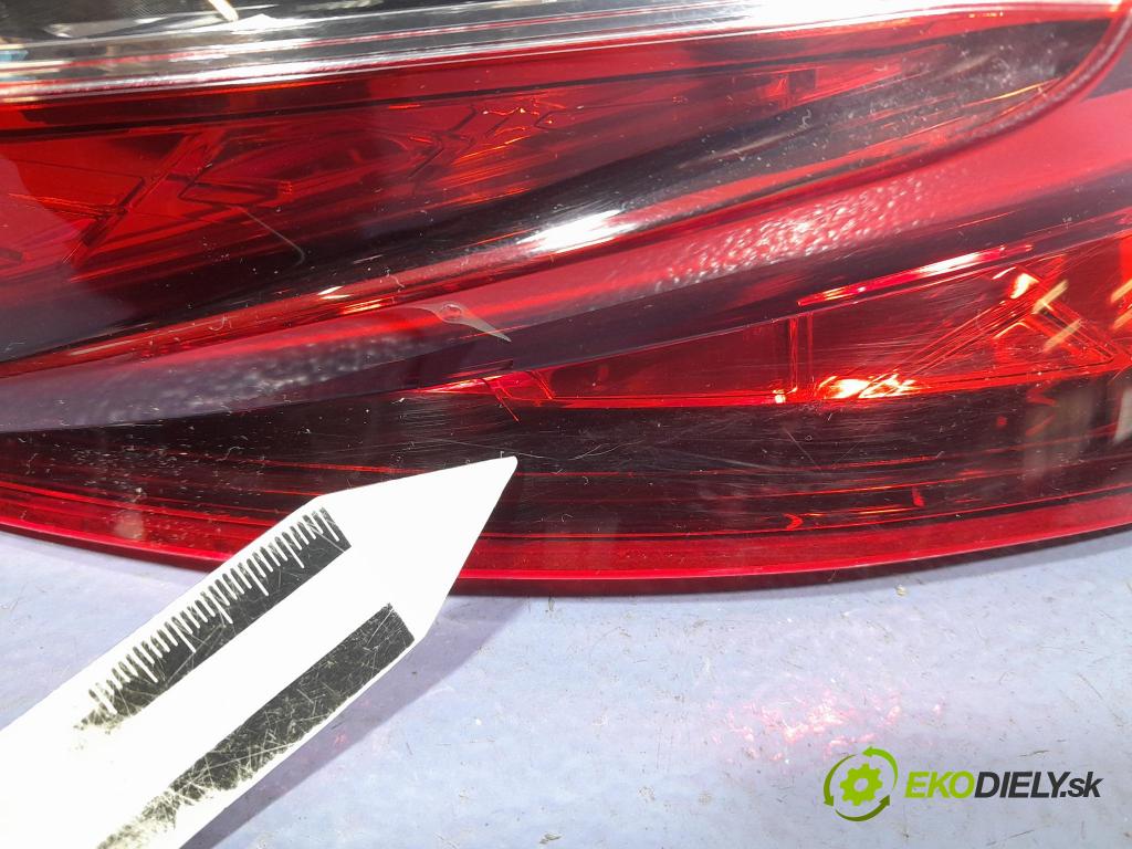 Skoda Superb 2016 světlo Zad: Práva: Mimo: 3V5945208