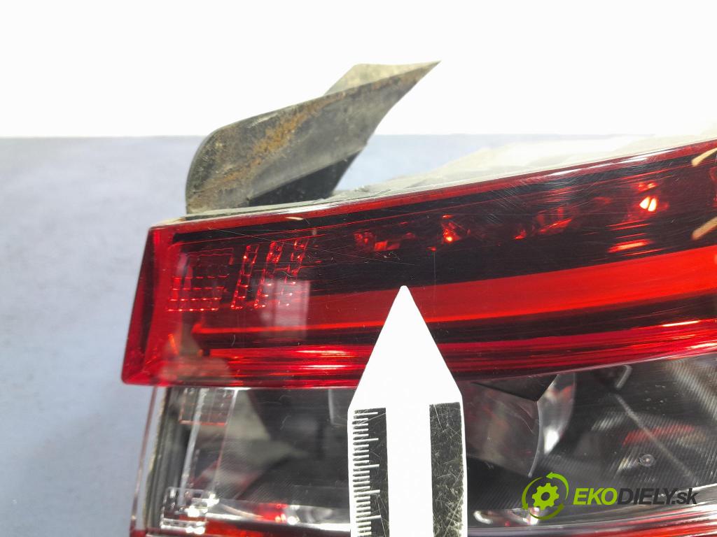 Skoda Superb 2016 světlo Zad: Práva: Mimo: 3V5945208