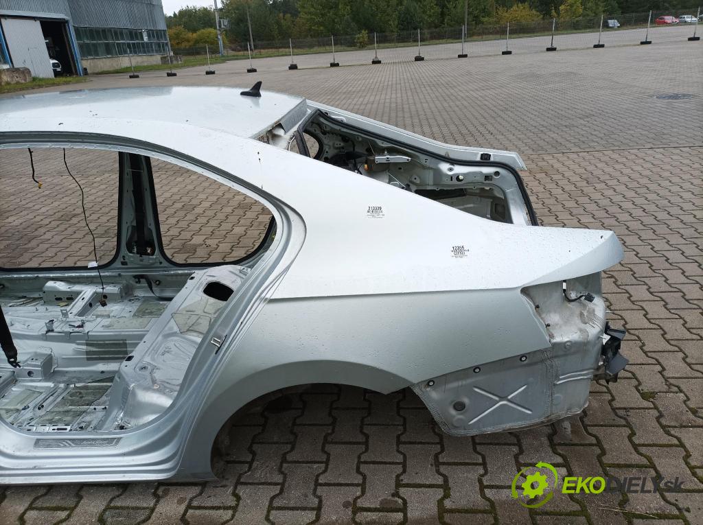 Skoda Superb 2016 blatník zad Vľavo: