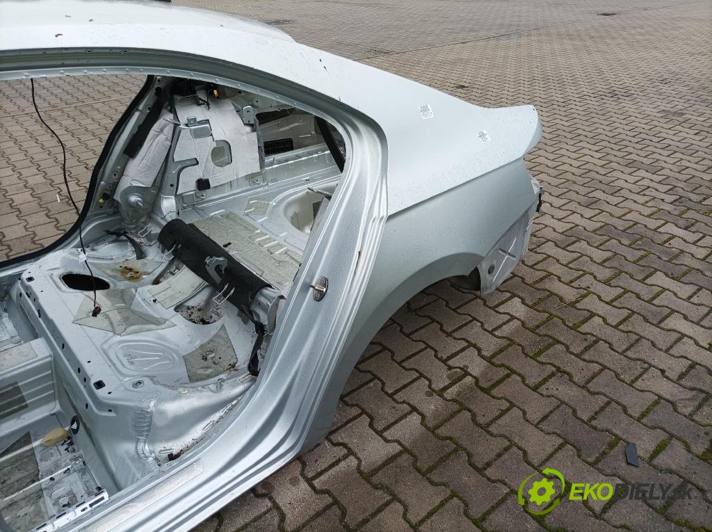 Skoda Superb 2016 blatník zad Vľavo: