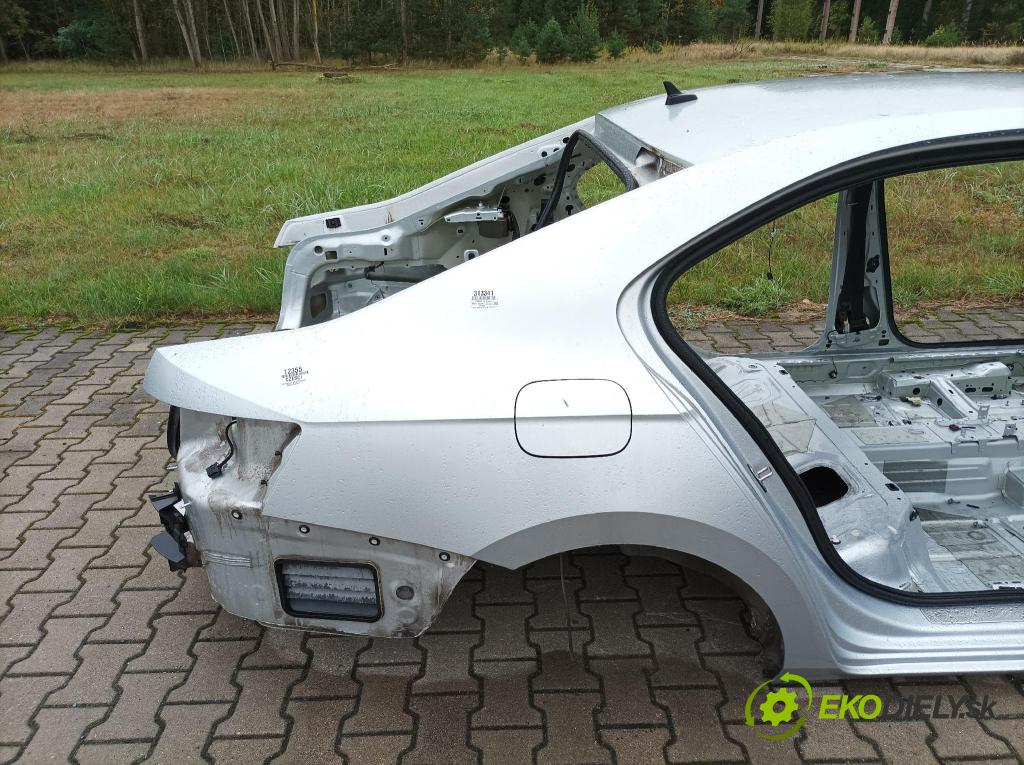 Skoda Superb 2016 blatník zad v pravo: