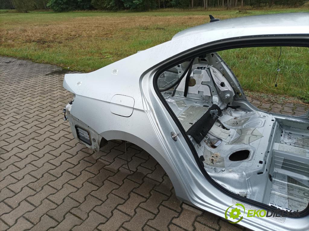 Skoda Superb 2016 blatník zad v pravo:
