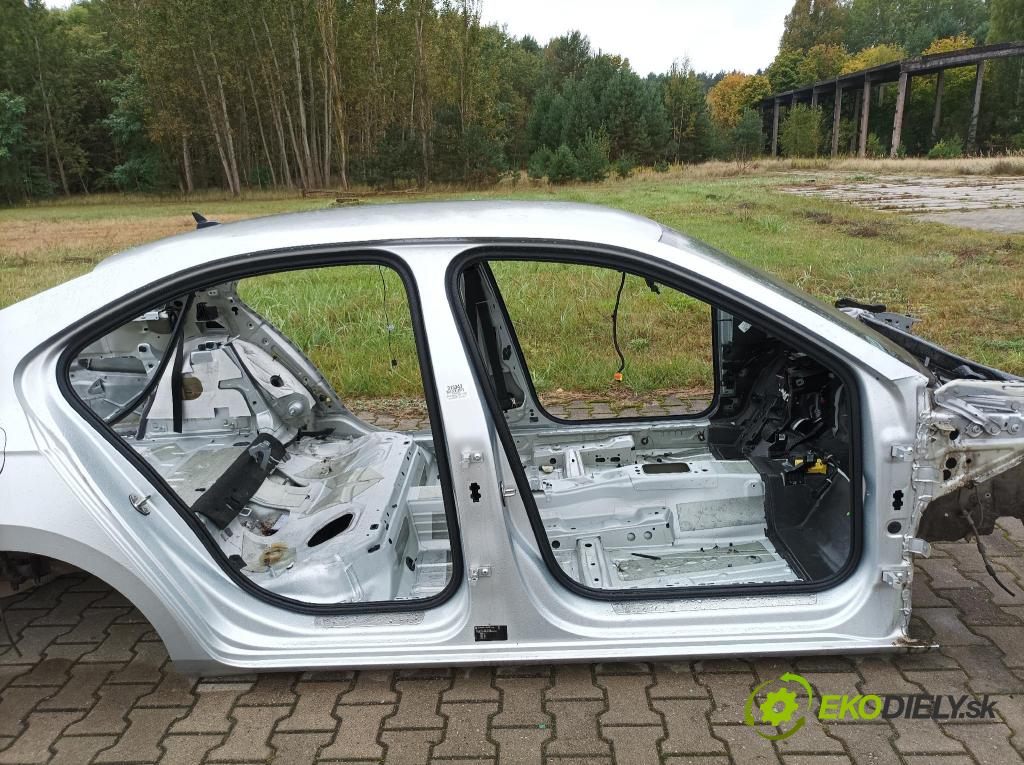 Skoda Superb 2016 Práh: v pravo: