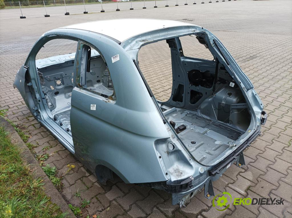 Fiat 500 0 Strana: Vľavo: