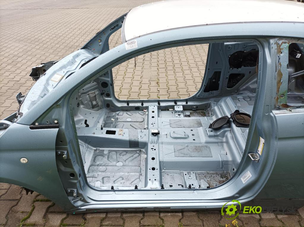 Fiat 500 0 Strana: Vľavo: