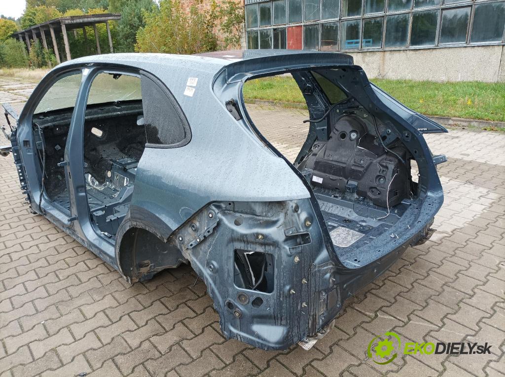 Porsche Cayenne 0 zad